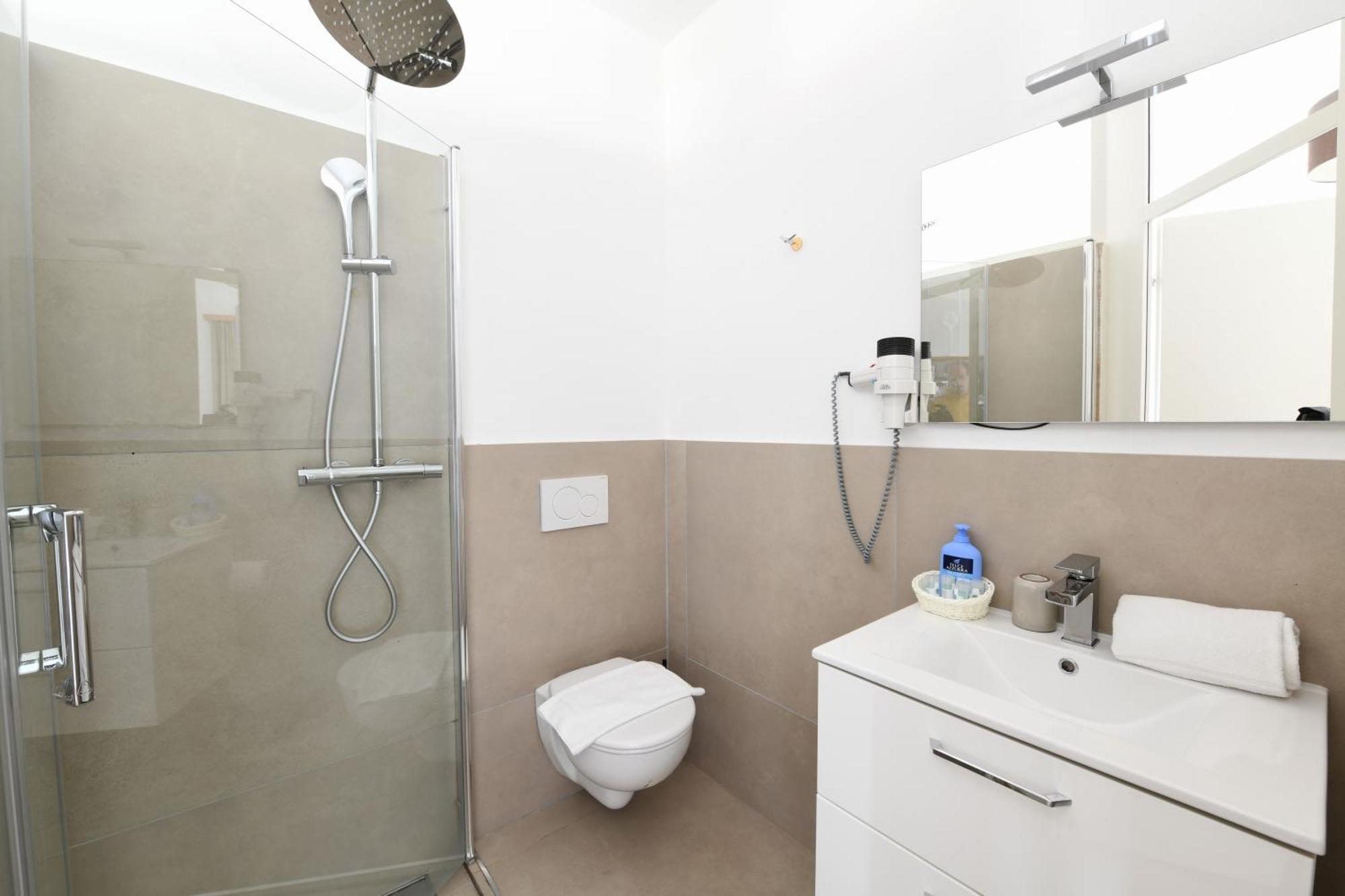 7Rooms - Self Check-In 24H Free Parking Лозоне Екстер'єр фото