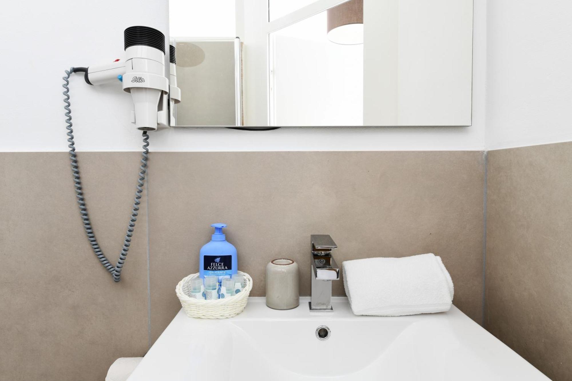 7Rooms - Self Check-In 24H Free Parking Лозоне Екстер'єр фото